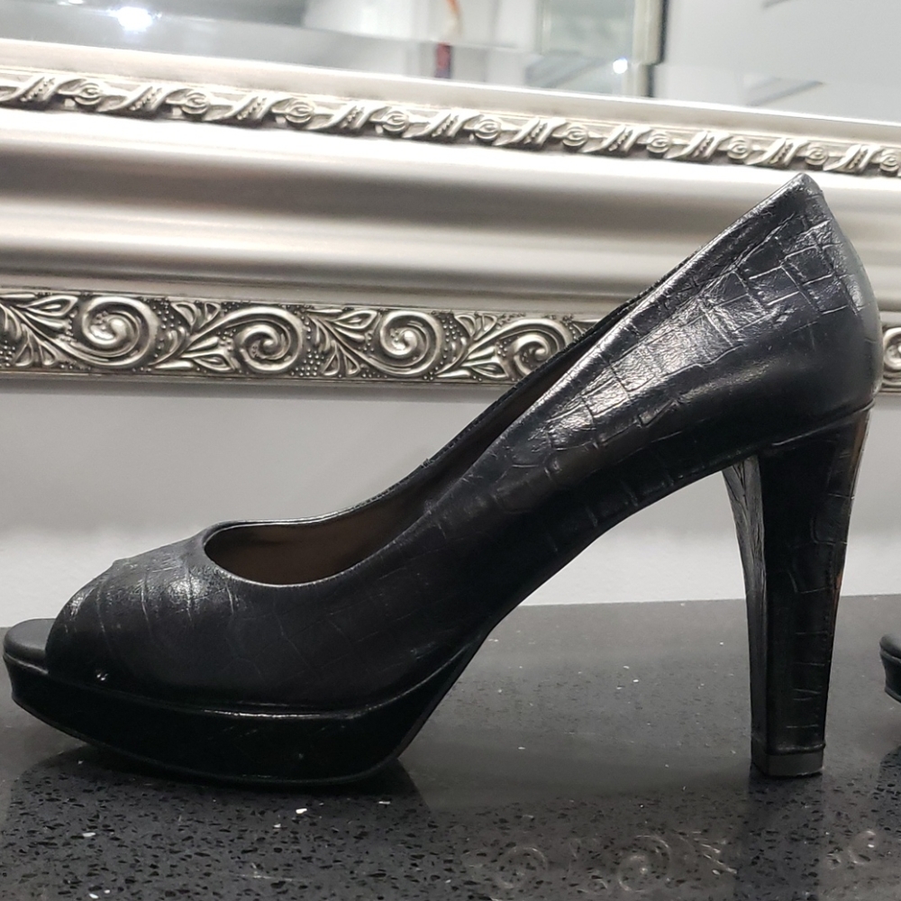 🌷2 for $30🌷 LE CHATEAU heels sz 40 (9.5) leather
